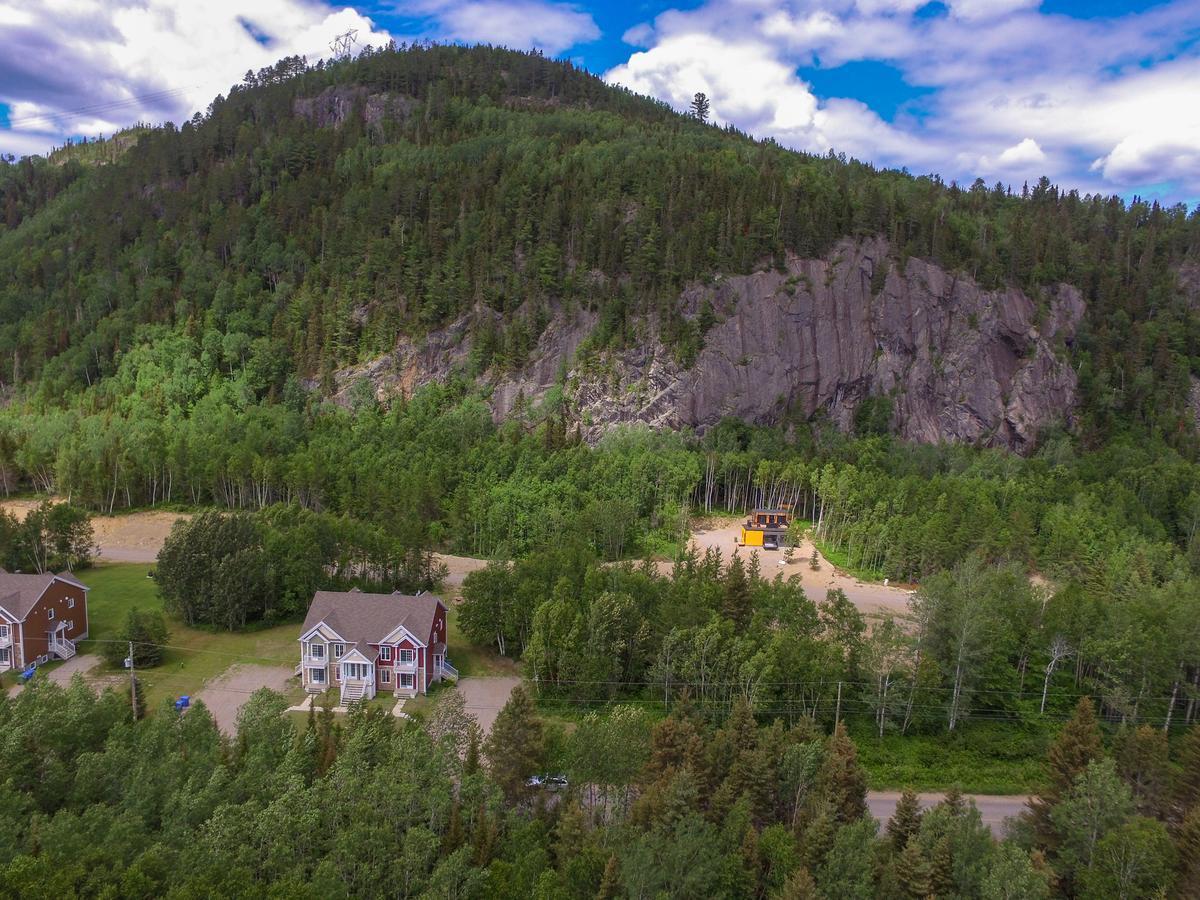 Entre Roc Et Montagne Lägenhet LʼAnse-Saint-Jean Exteriör bild