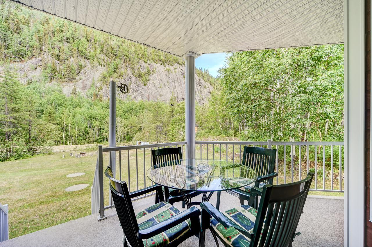 Entre Roc Et Montagne Lägenhet LʼAnse-Saint-Jean Exteriör bild